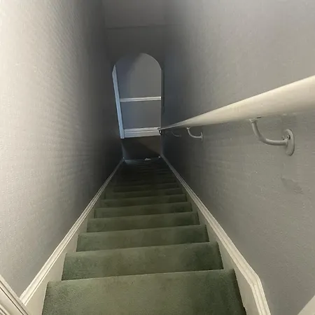 Guest house Emerald York